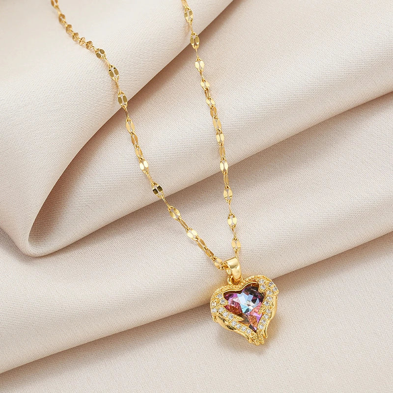 Exquisite Fashion Copper Inlaid Crystal Zircon Ocean Heart Necklace for Women Angel Wings Pendant Chain Designer Jewelry Gift